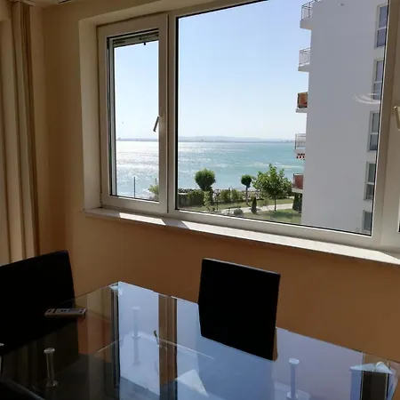 Noks First Line Seaview Appartement